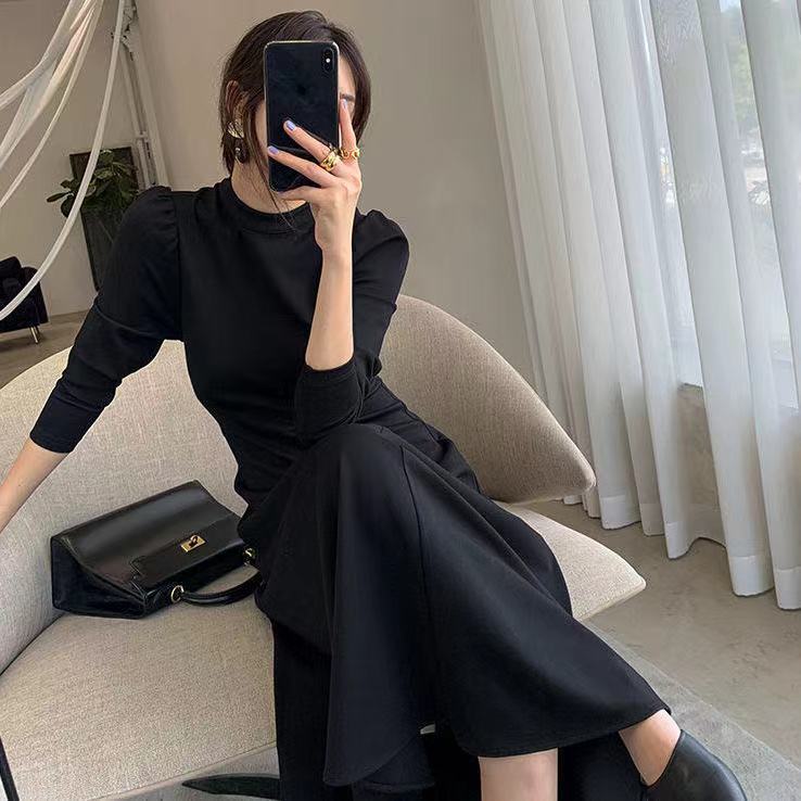 Black Dress with Round Neck and Long Sleeves, Korean Style, 2026 Autumn New Model, Sexy and Elegant, Waist-Cinching, Slimming, Long Skirt with a Large Hem