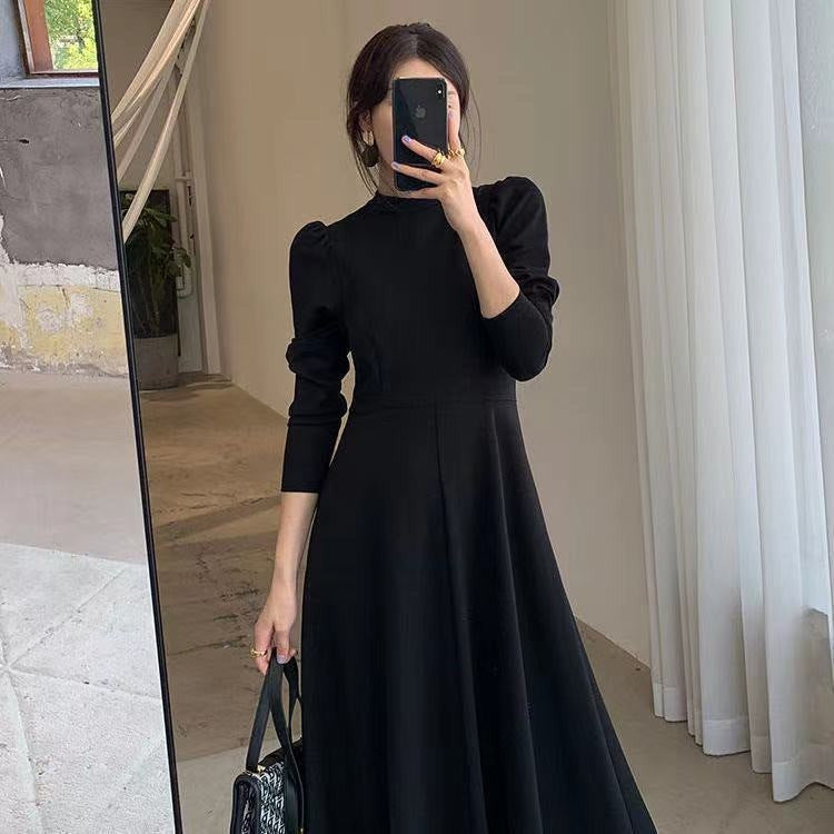 Black Dress with Round Neck and Long Sleeves, Korean Style, 2026 Autumn New Model, Sexy and Elegant, Waist-Cinching, Slimming, Long Skirt with a Large Hem