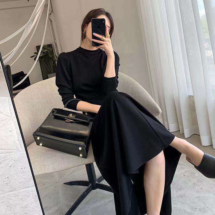 Black Dress with Round Neck and Long Sleeves, Korean Style, 2026 Autumn New Model, Sexy and Elegant, Waist-Cinching, Slimming, Long Skirt with a Large Hem